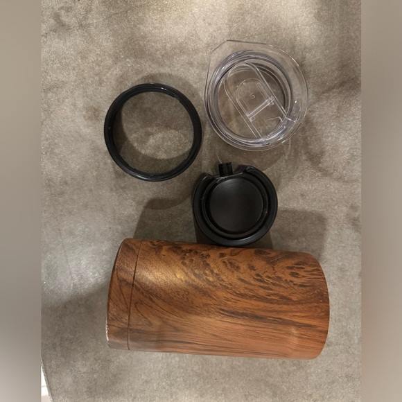 Brumate tri can cooler with cover lid and ice block - Picture 2 of 7